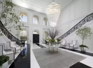 Jennifer Lopez et son compagnon Ben Affleck ont visité une villa à Los Angeles à 165 millions de dollars.